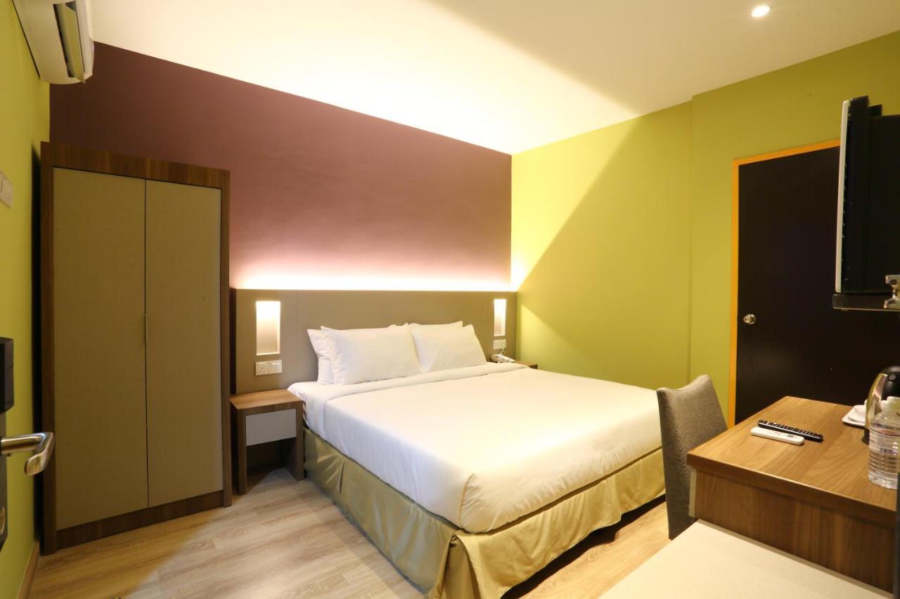 Capital O 9010 Yee Hotel Johor Bahru Exterior foto