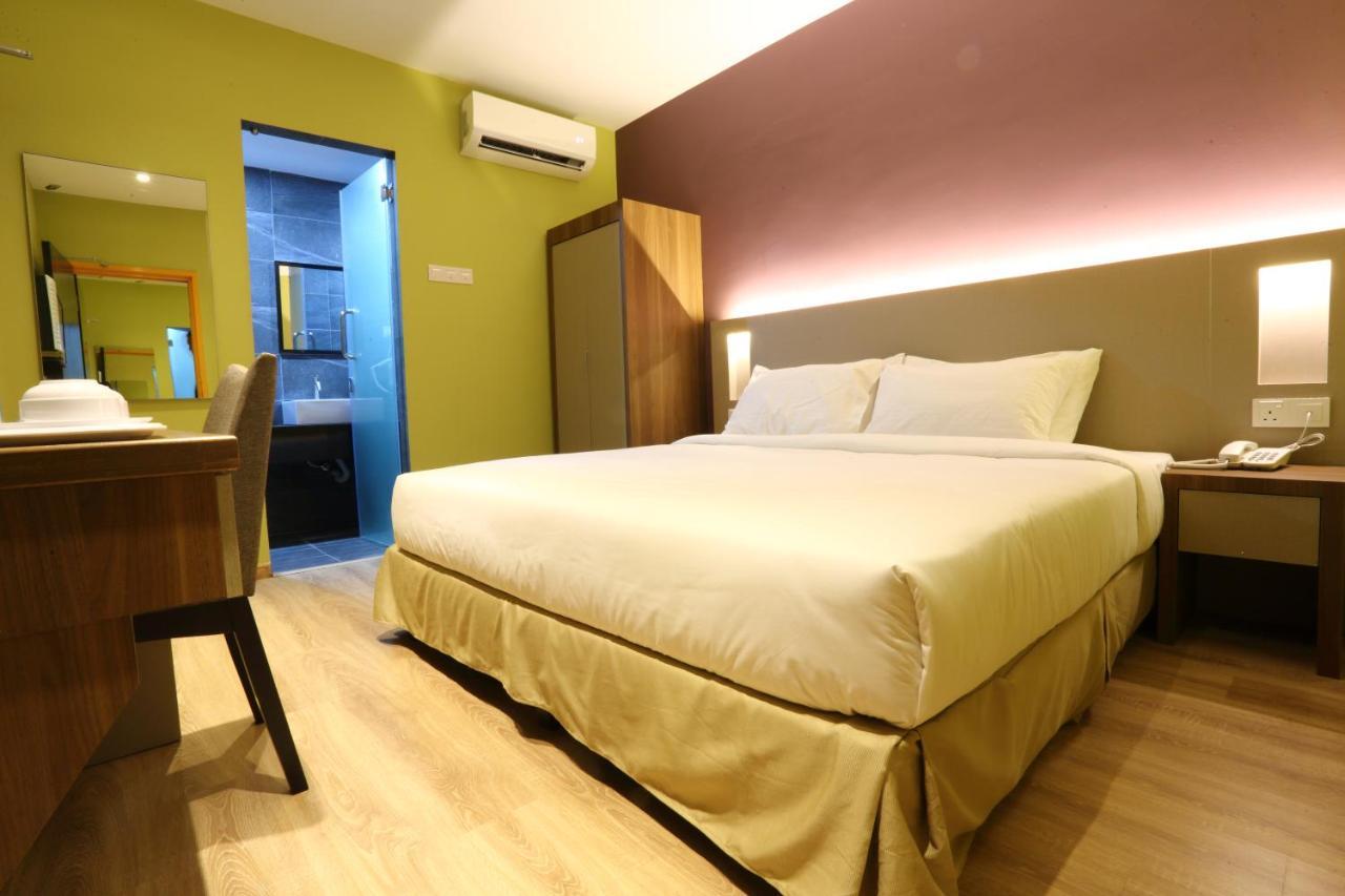 Capital O 9010 Yee Hotel Johor Bahru Exterior foto